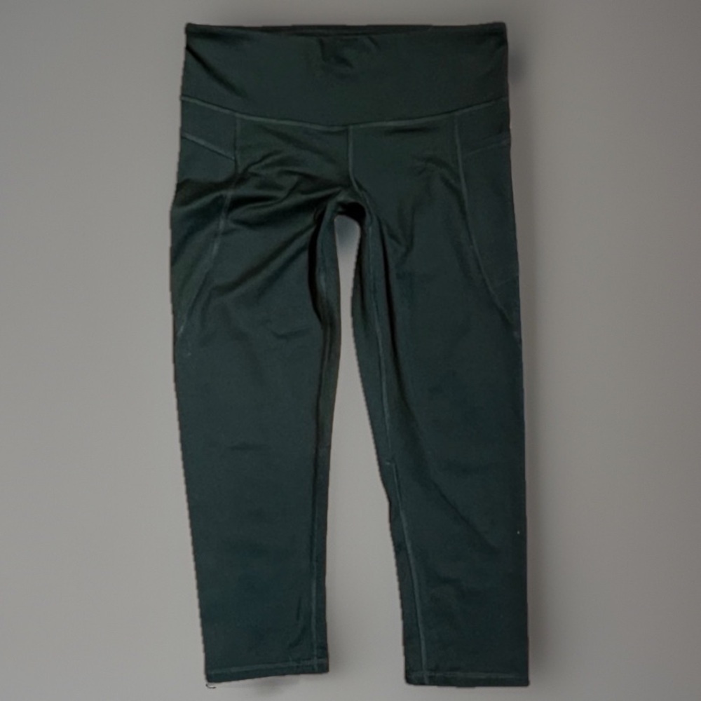Black champion size, small cropped leggings with pockets